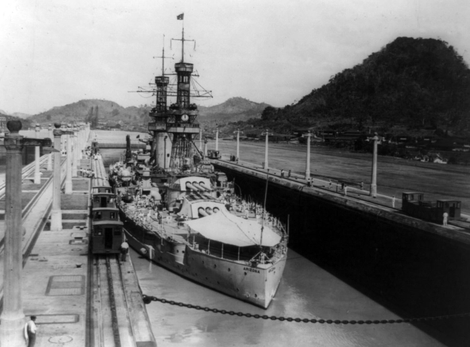 The USS Arizona in the Panama Canal (1921). (Image: C. F. Rottman)